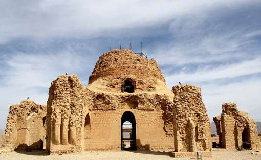 Sarvestan Palace (Commons.wikimedia.org, 2017 )(Source:-