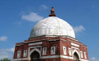 Ghiyasuddin Tughlaq tomb (Classconnection.s3.amazonaws.com, 2017) (source:- https://classconnection.s3.amazonaws.com/706/flashcards/4280706/png/tomb_of_ghiuas_uddin_tughlaq-142E3FDD4093F48C5CB.png retrieved on 30/04/2017)