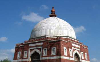 Ghiyasuddin Tughlaq tomb (Classconnection.s3.amazonaws.com, 2017) (source:- https://classconnection.s3.amazonaws.com/706/flashcards/4280706/png/tomb_of_ghiuas_uddin_tughlaq-142E3FDD4093F48C5CB.png retrieved on 30/04/2017) 