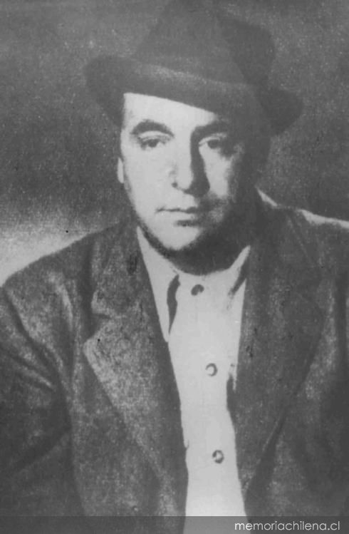 Pablo Neruda with a hat, 1940