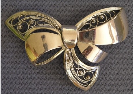 Brooch "Bow"